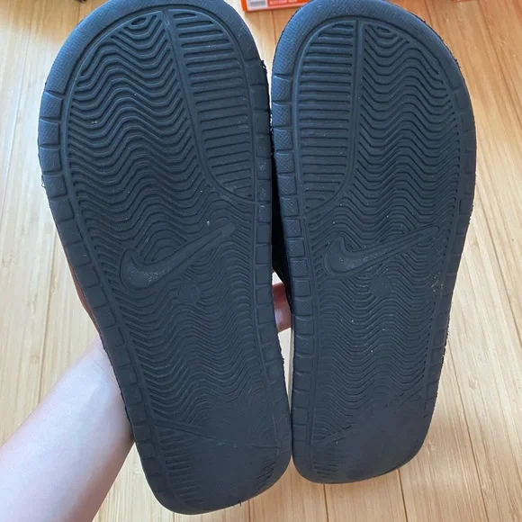 Nike slides - Picture 2 of 2